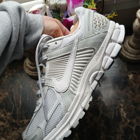 Nike Vomero 5 Vast Grey Athletic/Lifestyle Shoes Size 8 Men/9.5 for Women - Picture 9 of 12